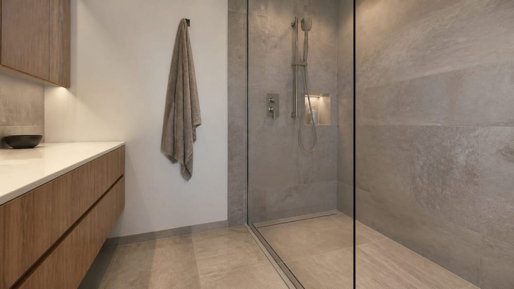 Siphon douche italienne : débit, odeurs et pose sans erreur